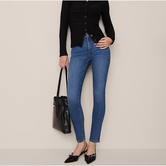 Ann Taylor Factory Petite Mid Rise Skinny Jeans in Classic Wash, Size 6P - Picture 1 of 11